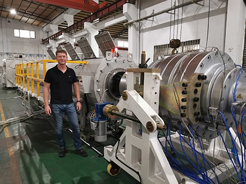 Plastic extrusion equipment